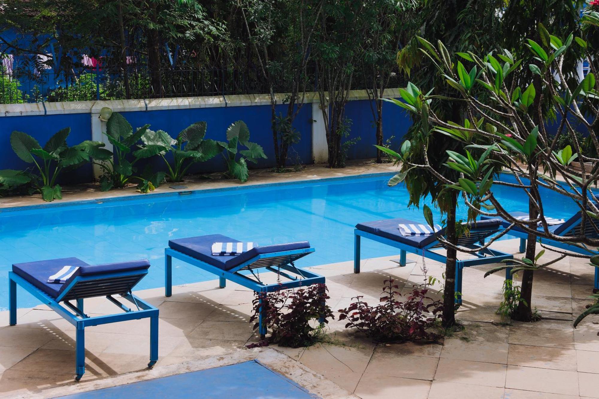 Mayflower Beach Resort By Casa Eternal Baga Bagian luar foto
