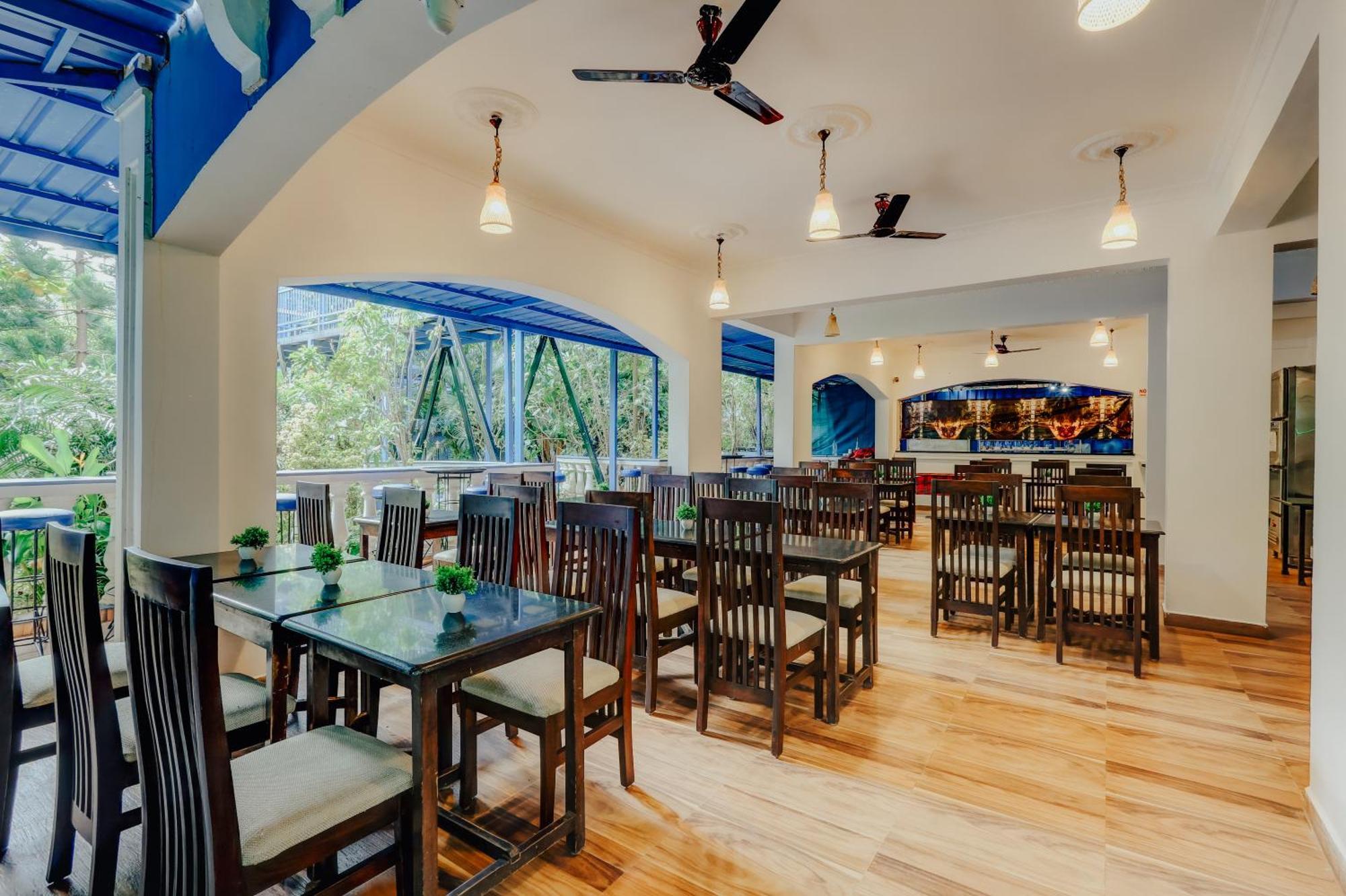 Mayflower Beach Resort By Casa Eternal Baga Bagian luar foto